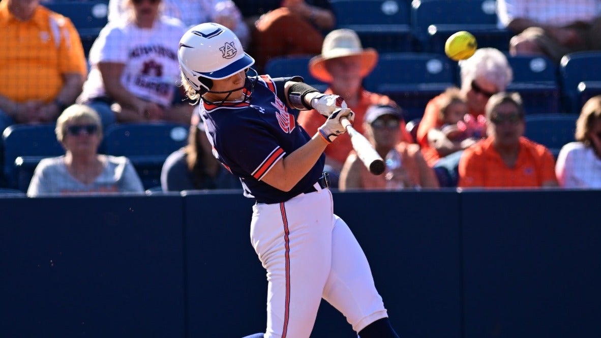 Auburn softball team rallies to beat Georgia Tech, sweep doublheader