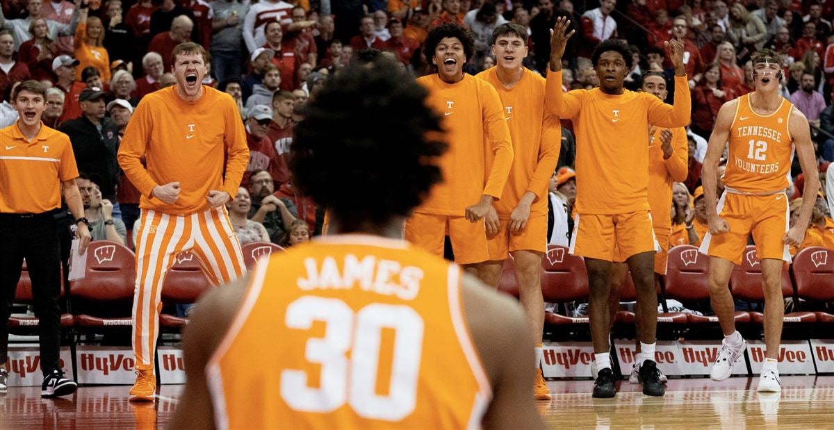 Tennessee Basketball Climbs In AP Top 25 And Coaches Poll