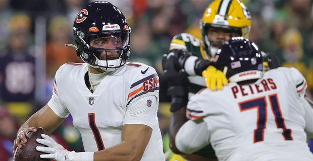Bears Center Lucas Patrick Has High Praise for QB Justin Fields