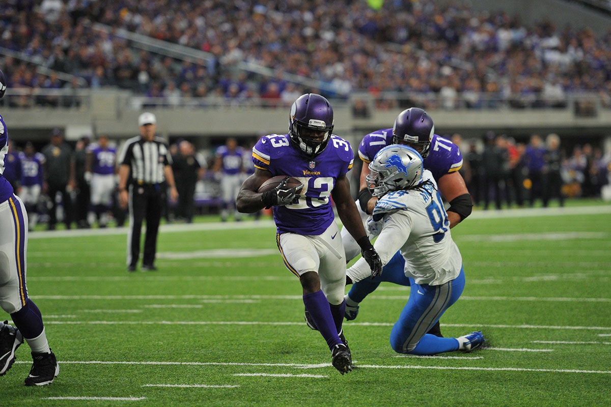 Reggie Bush dazzles as Lions blow past Vikings