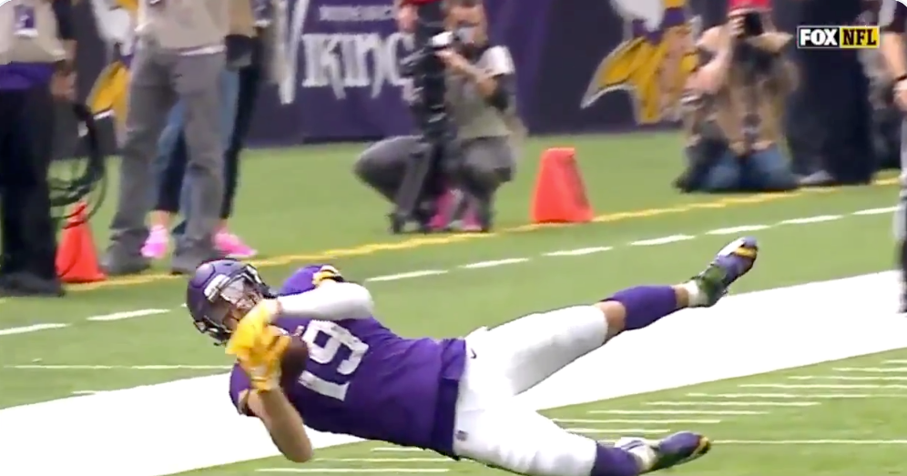 Adam Thielen makes highlight grab that leads to TD