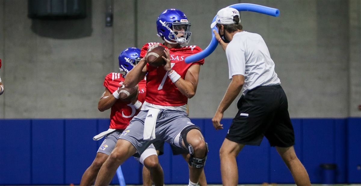 Thomas MacVittie: Kansas quarterback has name misspelled on jersey