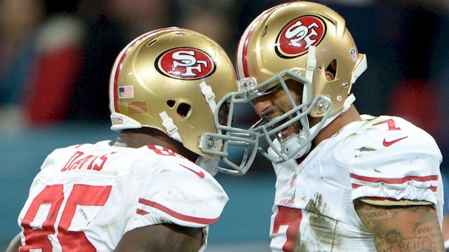 San Francisco, California, USA. 1st Dec, 2013. San Francisco 49ers tight  end Derek Carrier (46) congratulates tight end Vernon Davis (85) on  touchdown on Sunday, December 1, 2013 in San Francisco, California.