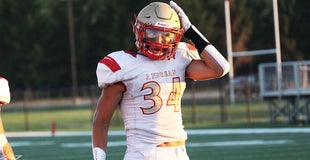 Five-star 2023 LB Drayk Bowen talking to a few Five-star 2023 LB Drayk Bowen talking to a few