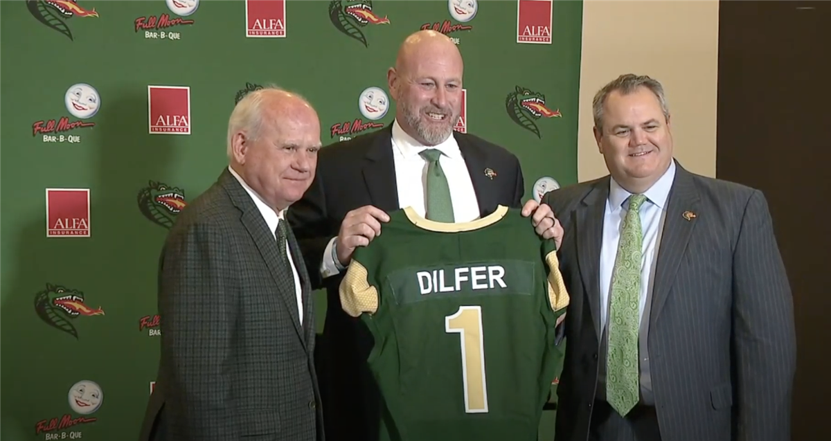 Former NFL QB Trent Dilfer's journey to become a high school coach