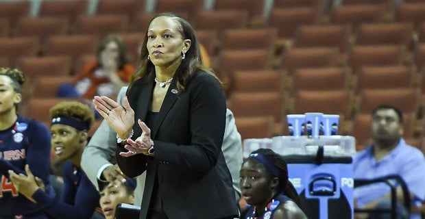 Pearl Wants To See His Basketball Team Take The Next Step