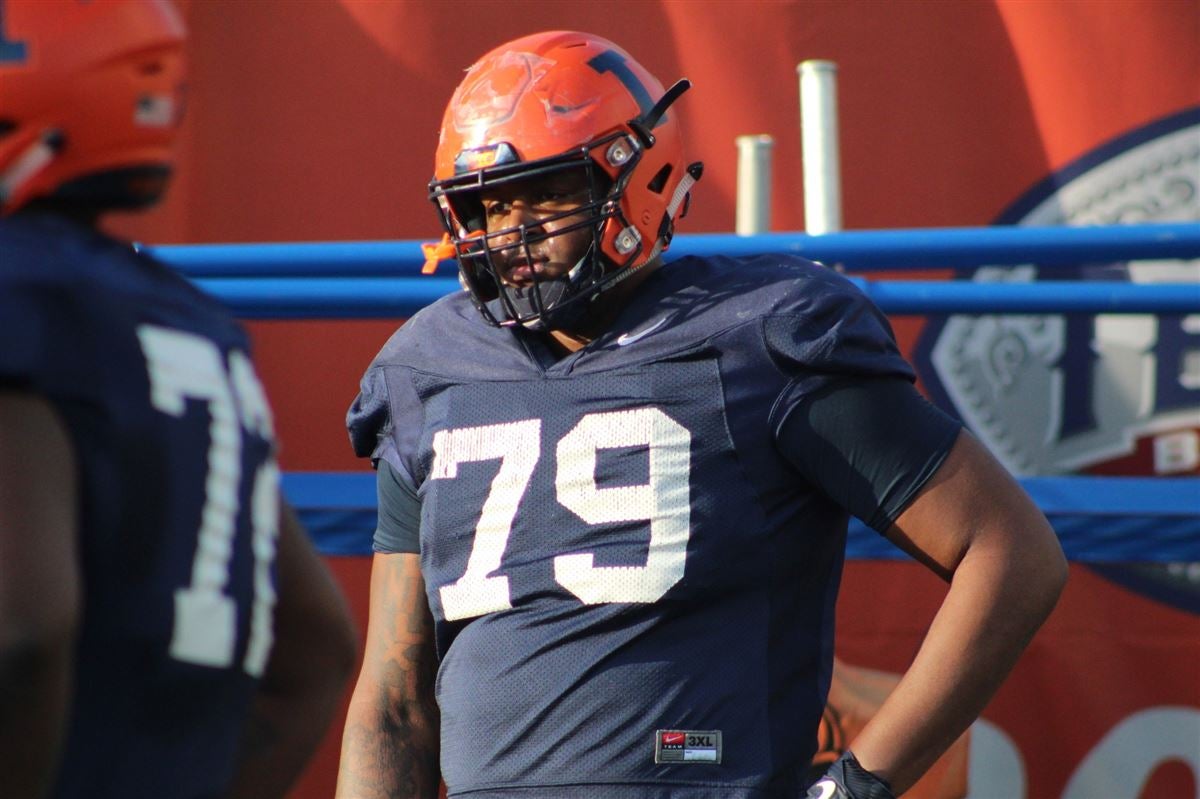 Vederian Lowe embracing leadership role in fifth year with Illinois, Sports