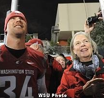 Former Cougars player Steve Gleason wins Halas Award