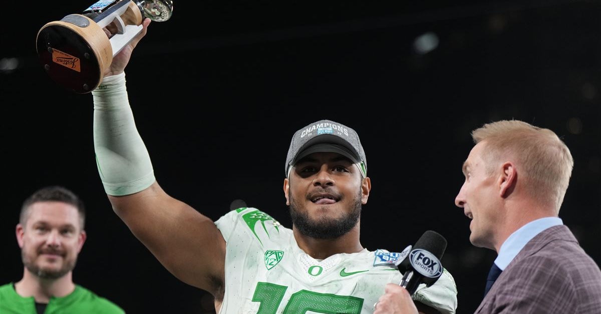 Mase Funa announces return for 2023 after winning Holiday Bowl Defensive Player of the Game