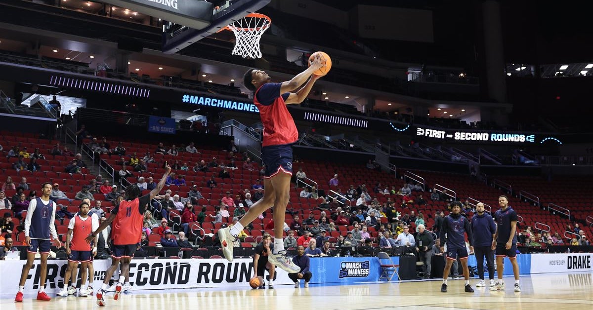 Oregon basketball lands commitment from Howard forward Miles Stewart