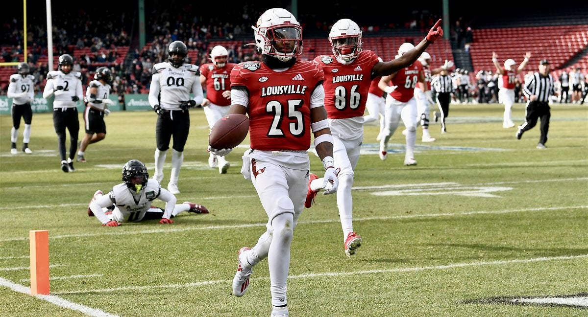 Louisville takes down Cincinnati in inaugural Fenway Bowl