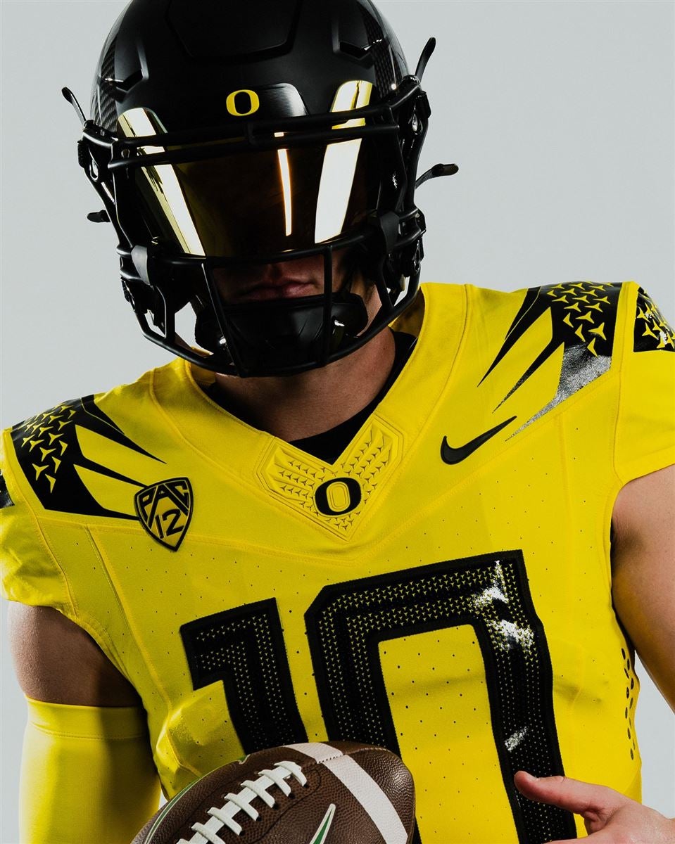 No. 6 Oregon announces uniforms for matchup against USC