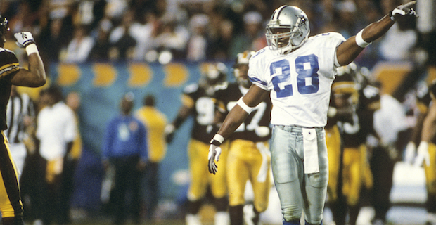 Defensive back Darren Woodson of the Dallas Cowboys looks on during a  News Photo - Getty Images