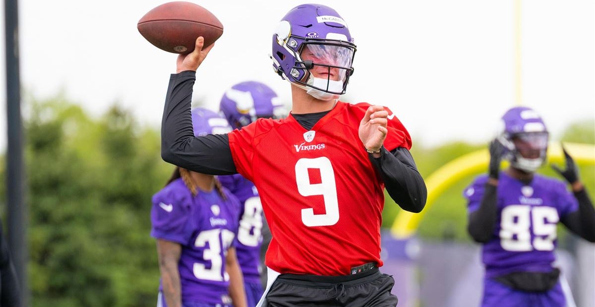 J.J. McCarthy dresses up as Scottie Scheffler in an orange jumpsuit for