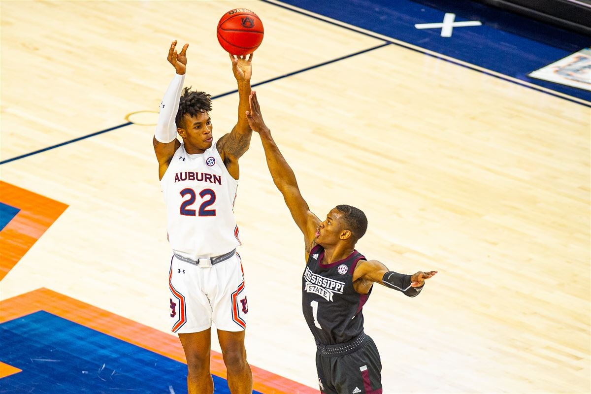 IN PHOTOS: Auburn wins season finale 78-71 over Mississippi State