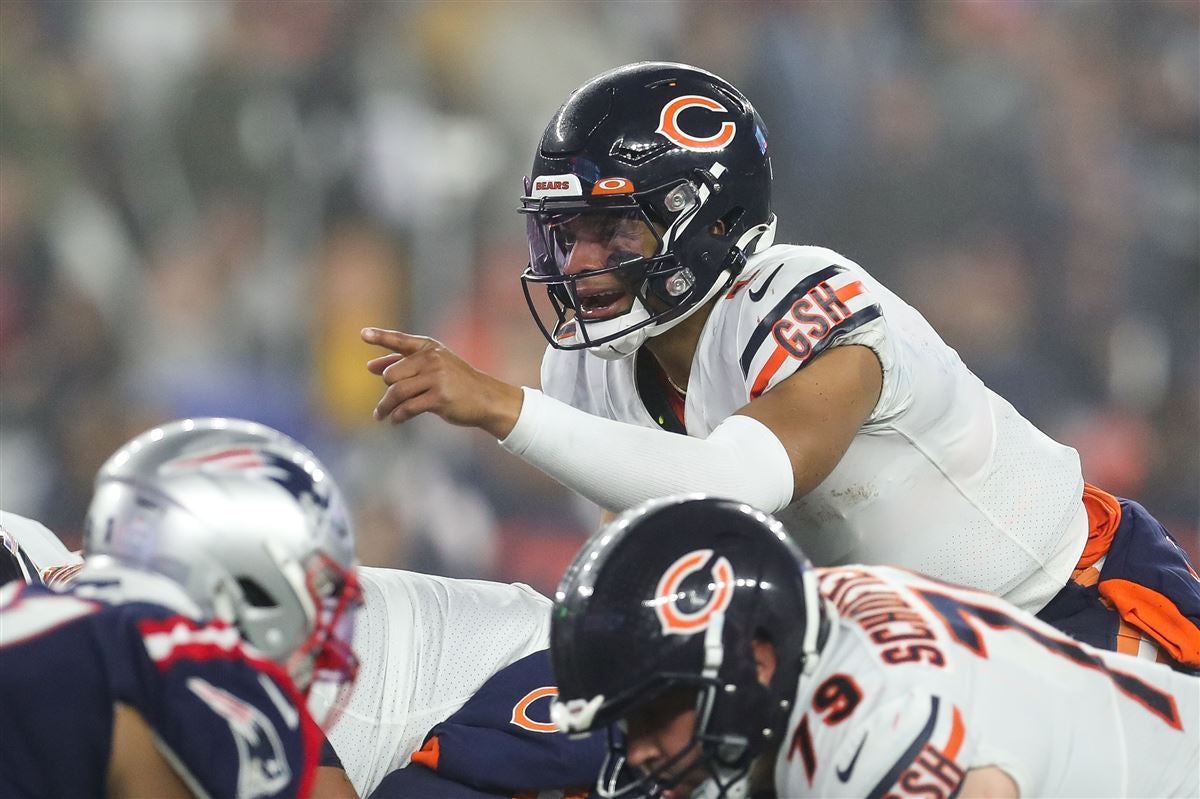 Chicago Bears QB Justin Fields brief with answers at news conference