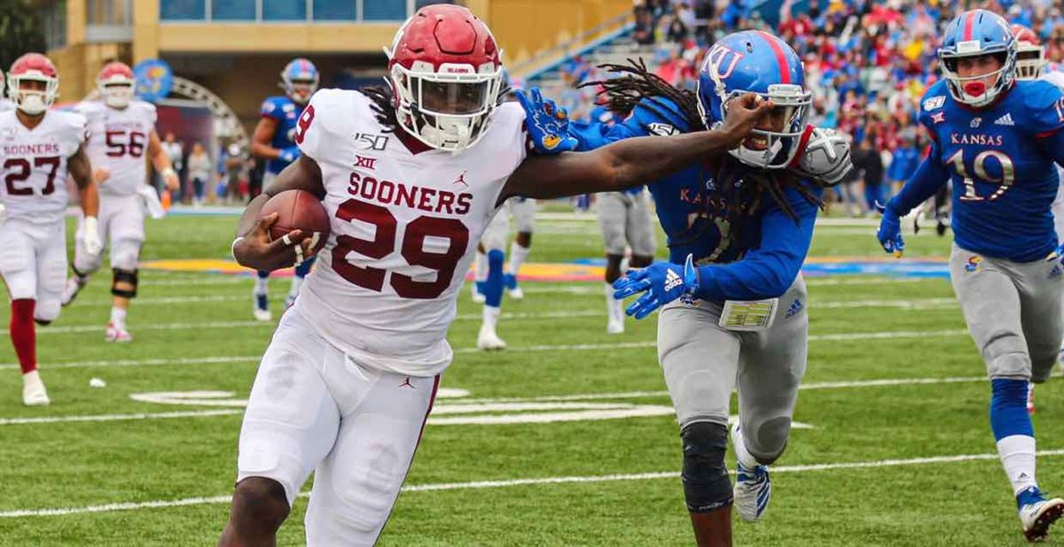 Thomas MacVittie: Kansas quarterback has name misspelled on jersey