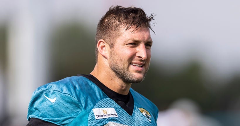 WATCH: Tim Tebow attempts hilarious block in Jaguars' first preseason game