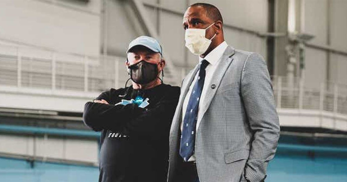 What Hubert Davis learned from Mack Brown What Hubert Davis learned from Mack Brown