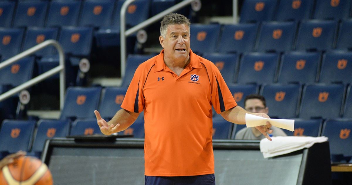 Bruce Pearl will meet with reporters Friday