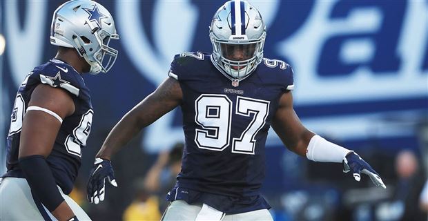 Fair or foul? Cowboys' DeMarcus Lawrence won't sign autograph for