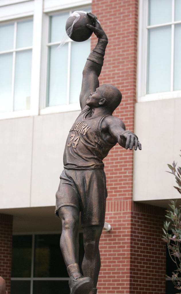 Charles Barkley to get a statue at Auburn Arena