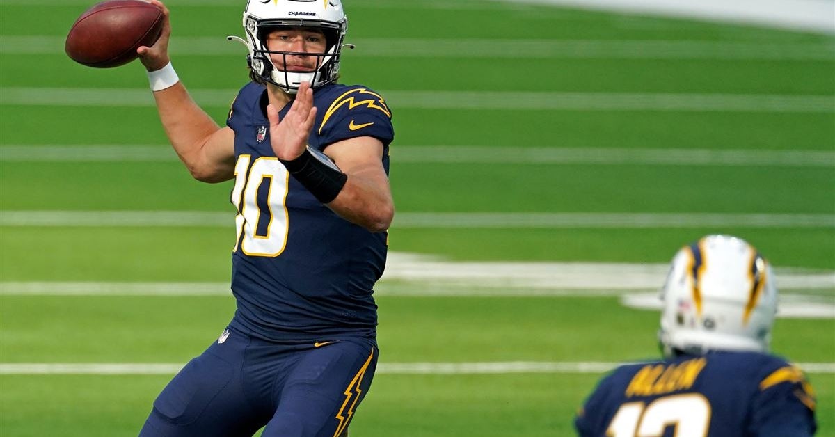 Justin Herbert to reach out to Drew Brees, other top QBs this offseason