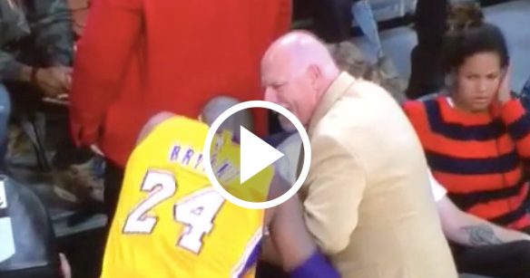 Kobe Bryant Dislocated Finger Popped It Back In Kept Playing