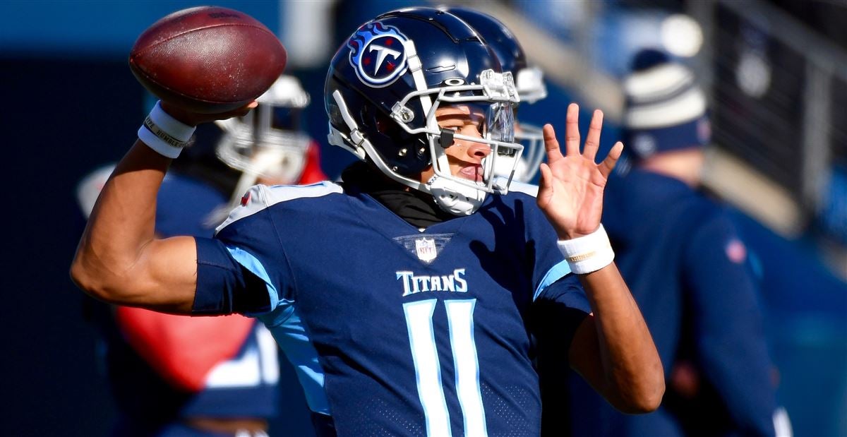 Tennessee Titans' safety Lamont Thompson (28) breaks up a pass