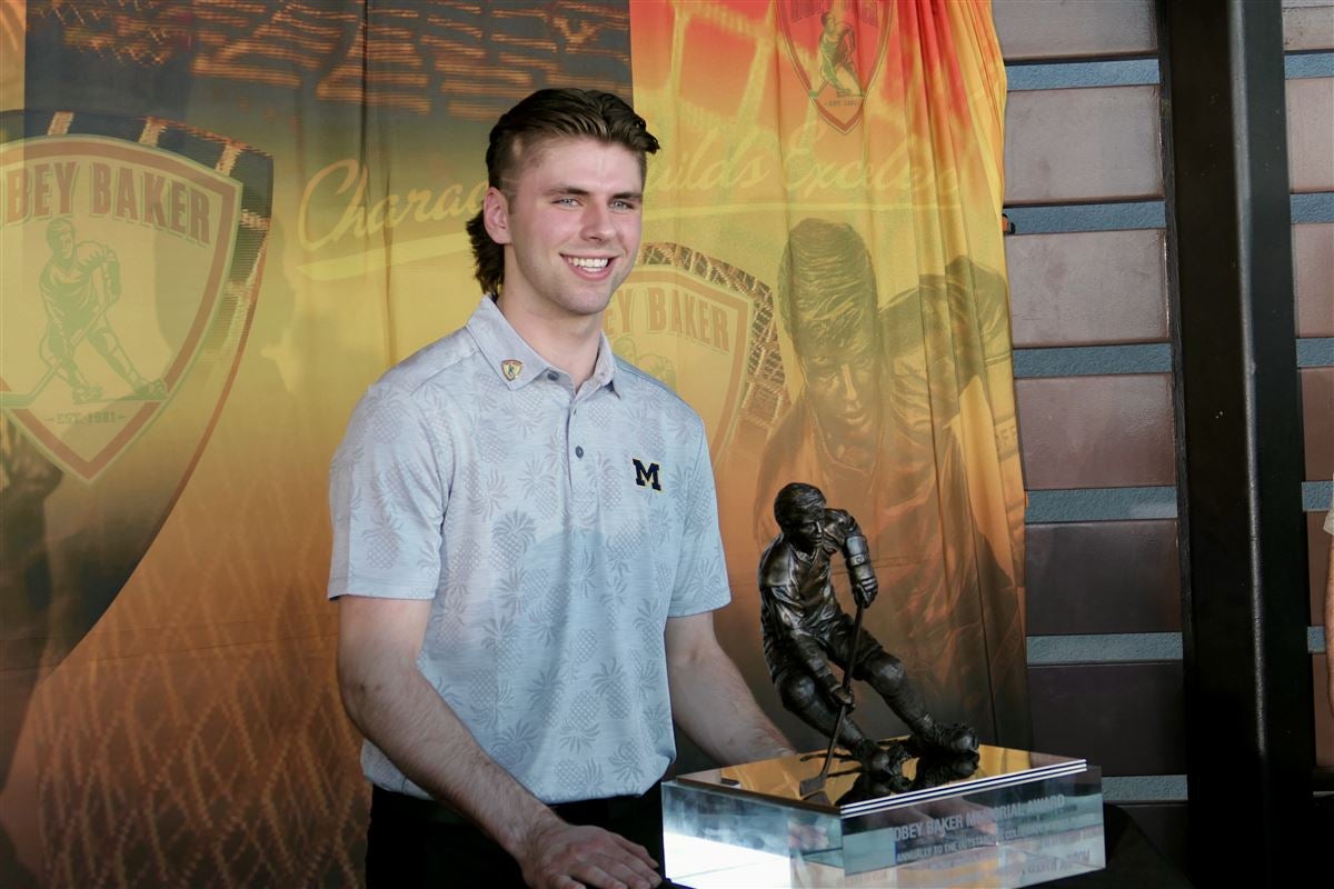 Adam Fantilli wins the Hobey Baker Michigan freshman earns college