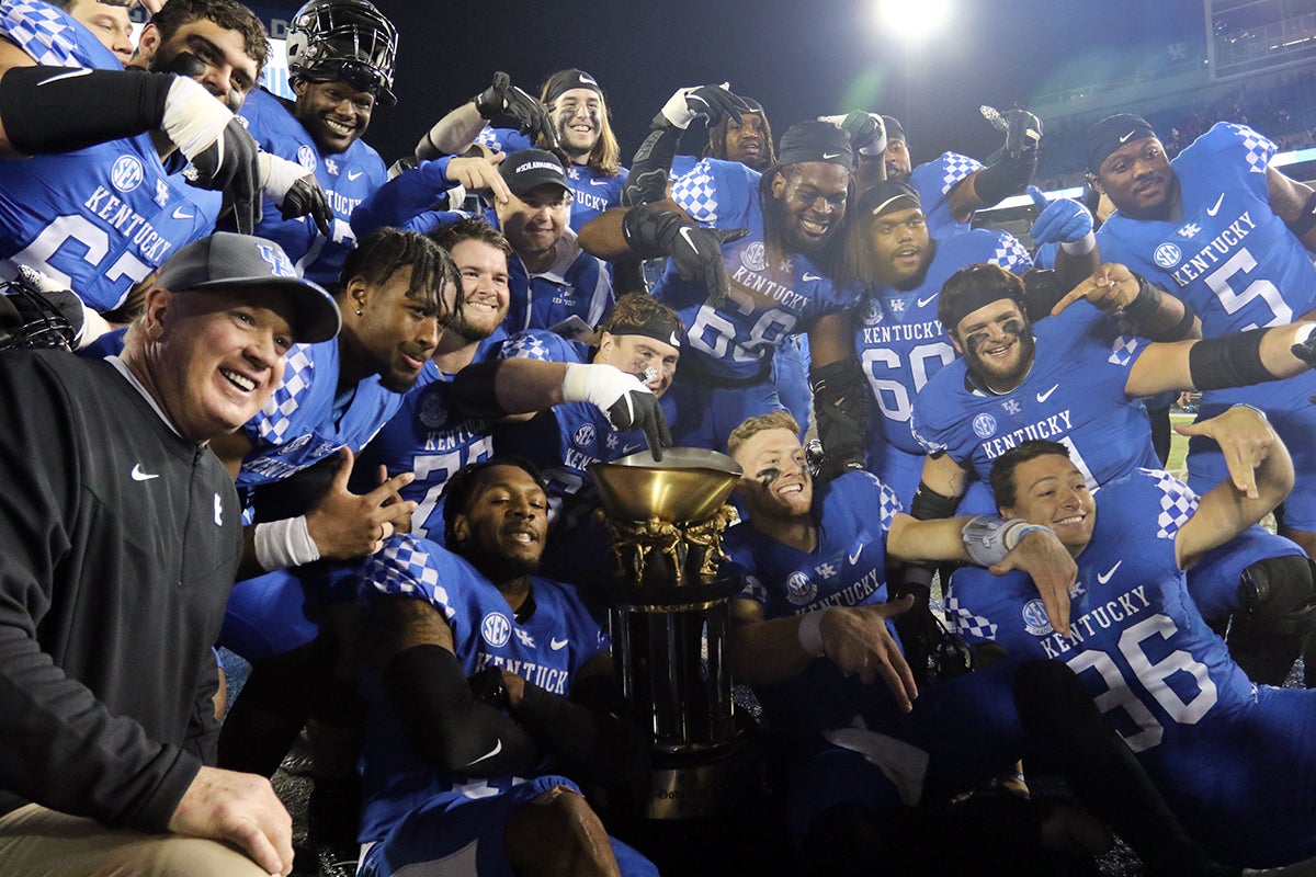 Kentucky football media predict 2023 win total