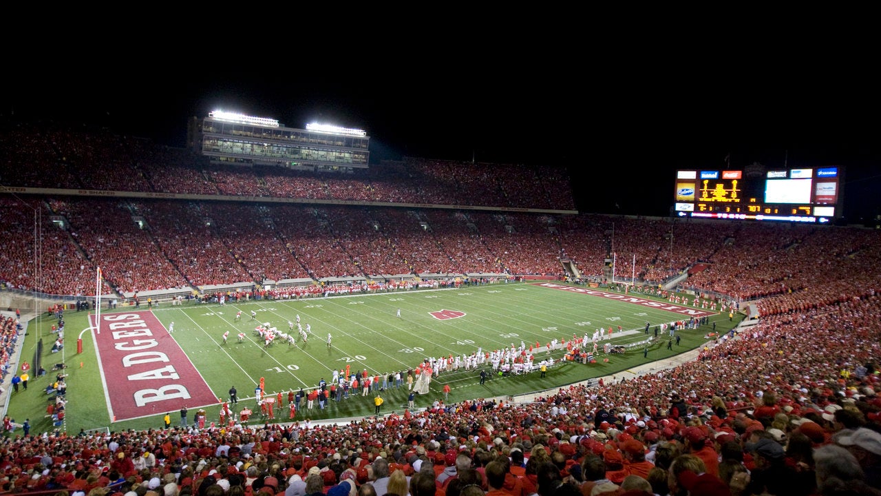 Wisconsin Releases Details For 2021 Football Tickets