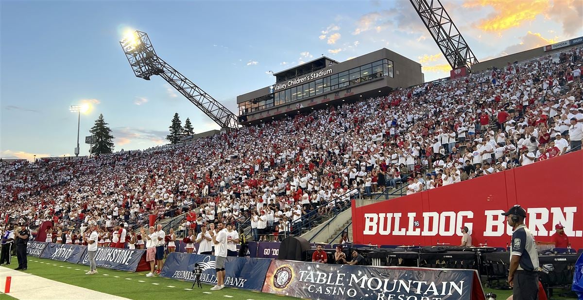 Derek Carr's Jersey Retired At Fresno State Home Opener