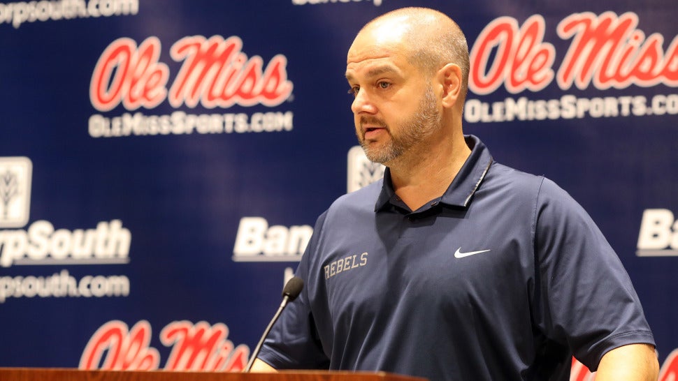 Ole Miss Extends Volleyball Coach's Contract