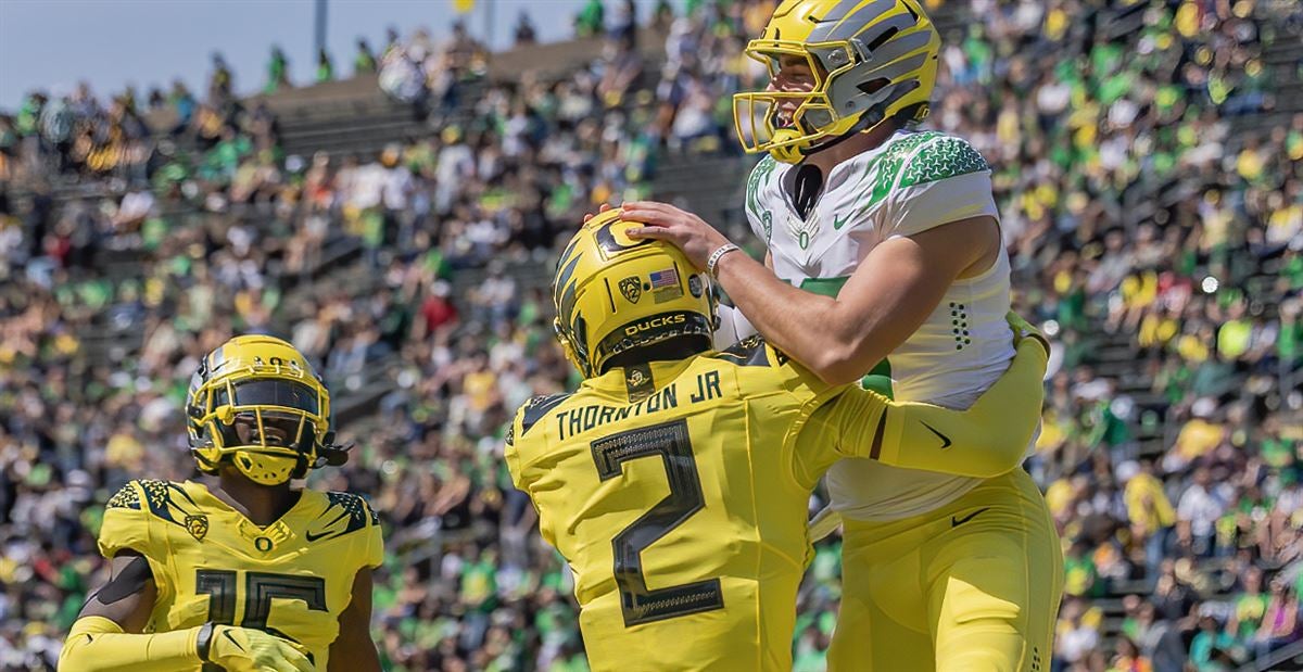 LOOK: Oregon Ducks unveil all-yellow uniforms for rivalry game vs