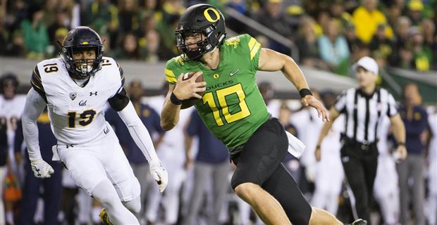 Hollywood, CA. 24th July, 2019. Oregon Ducks quarterback Justin