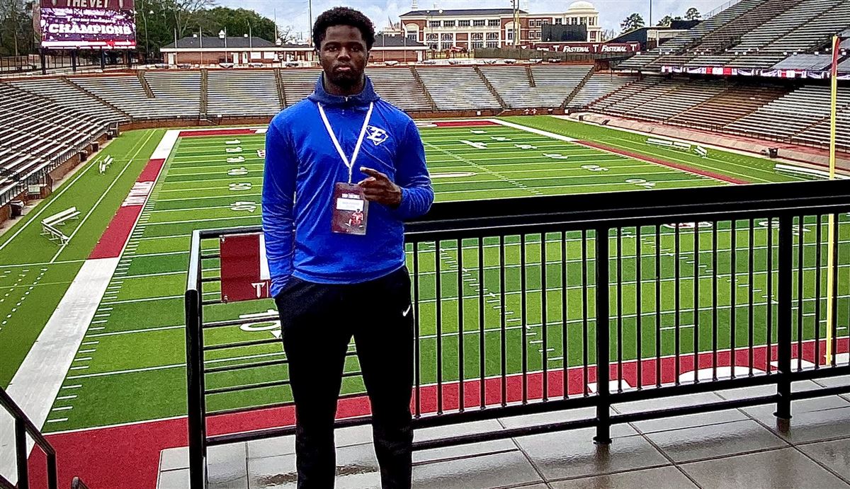 Hokies offer SC edge rusher