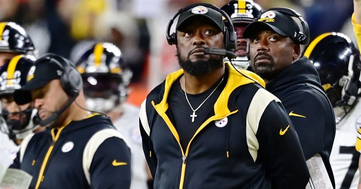 Mike Tomlin Gave Entire Steelers Nike Black Air Force Ones For