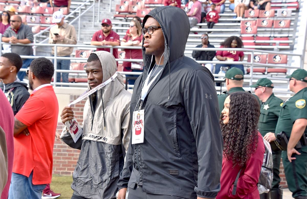 Evan Neal Hosts Teammates on Alligator Tour & Runs First Football Camp