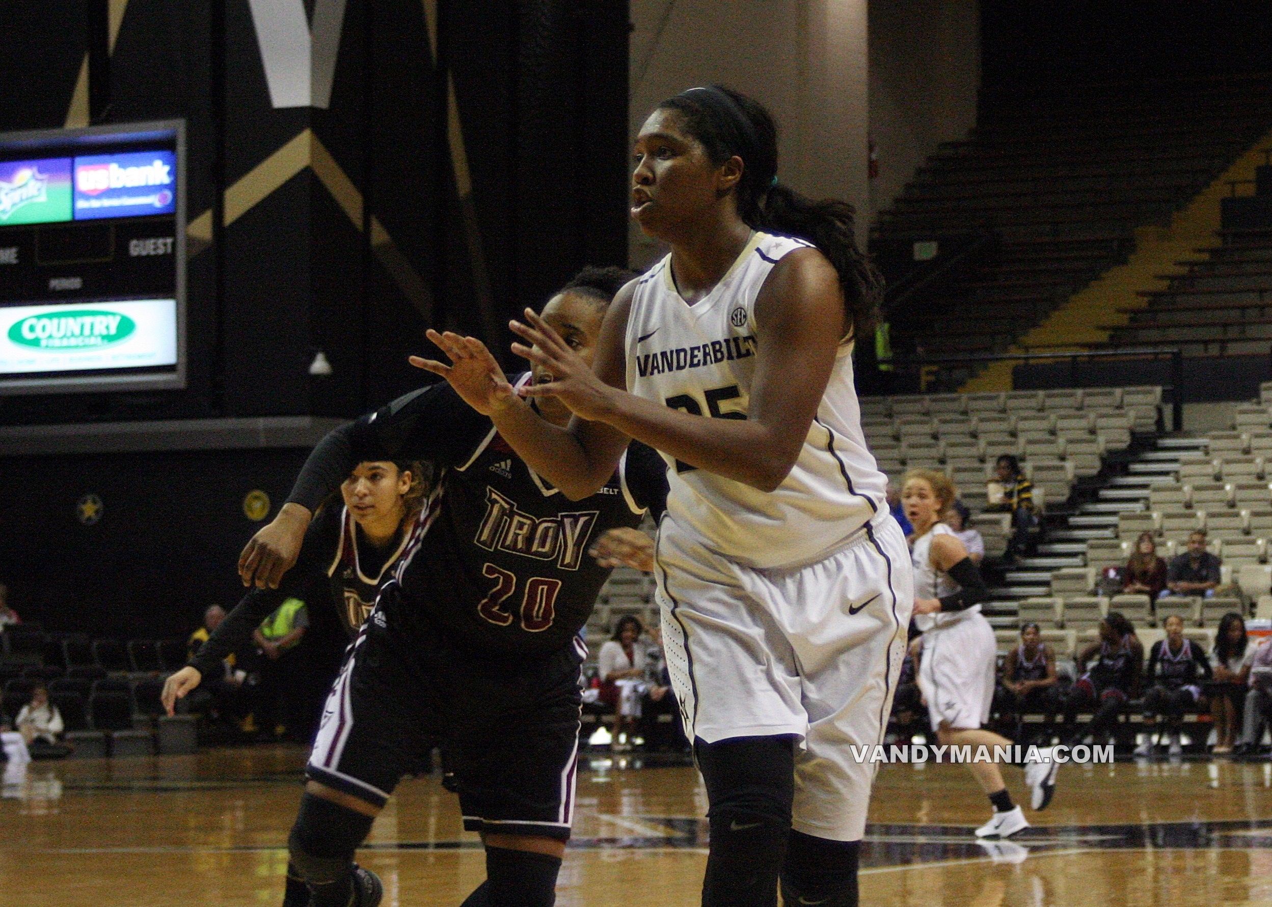 Vanderbilt's Tyrin Lawrence stuns No. 6 Tennessee with perfect buzzer-beater