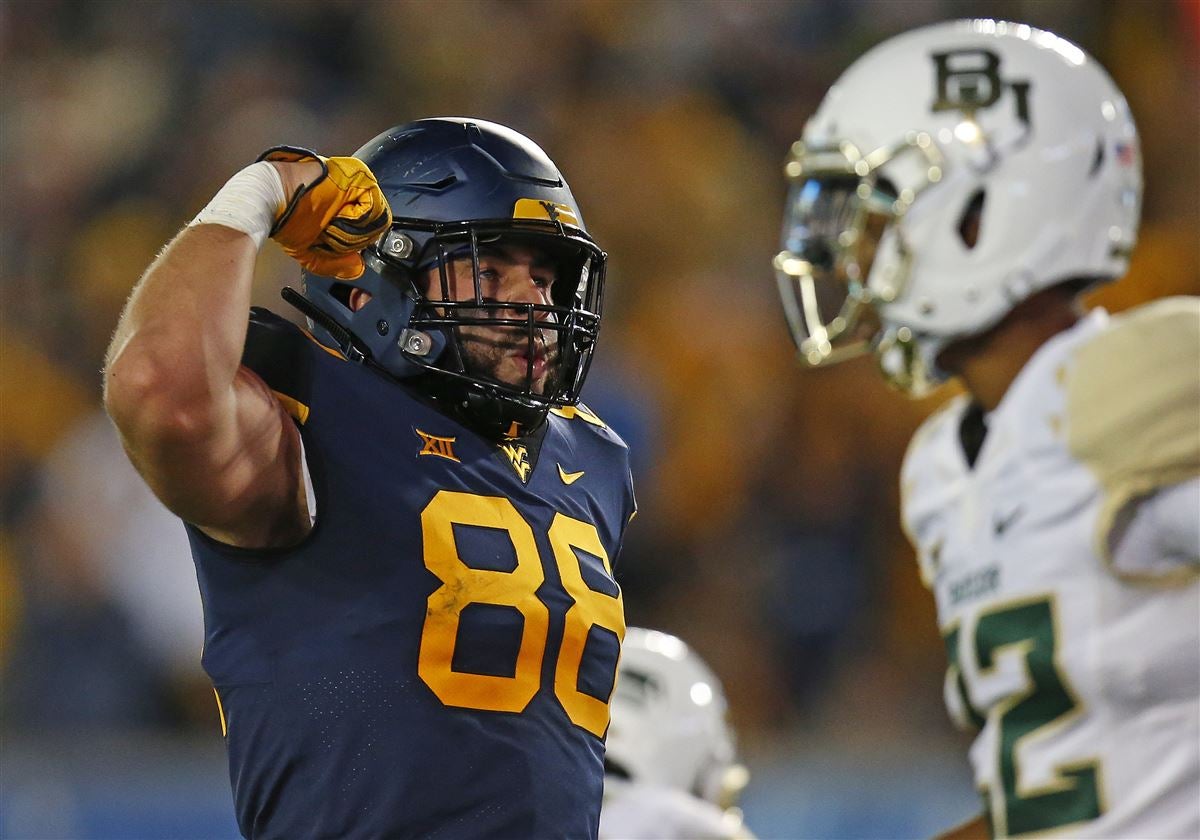 Chicago Bears tight end Trevon Wesco (88) warms up before taking