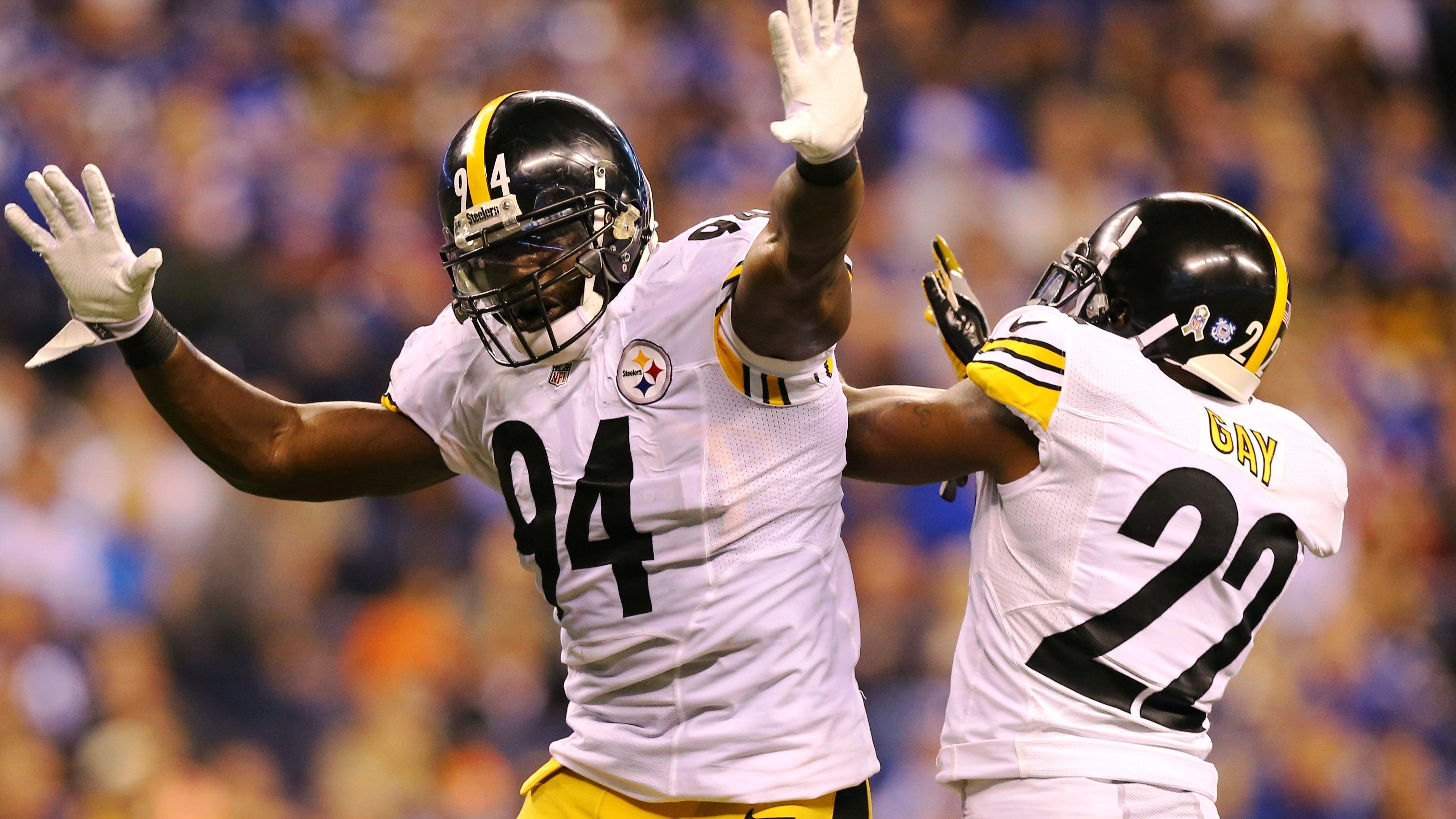 Pittsburgh Steelers linebacker Lawrence Timmons plays against the