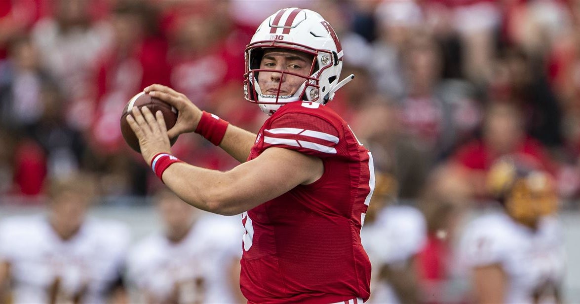 Graham Mertz ties Wisconsin record with 17 straight completions