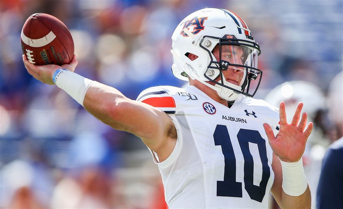 Bo Nix hosting QB camp with brother, dad, grandfather