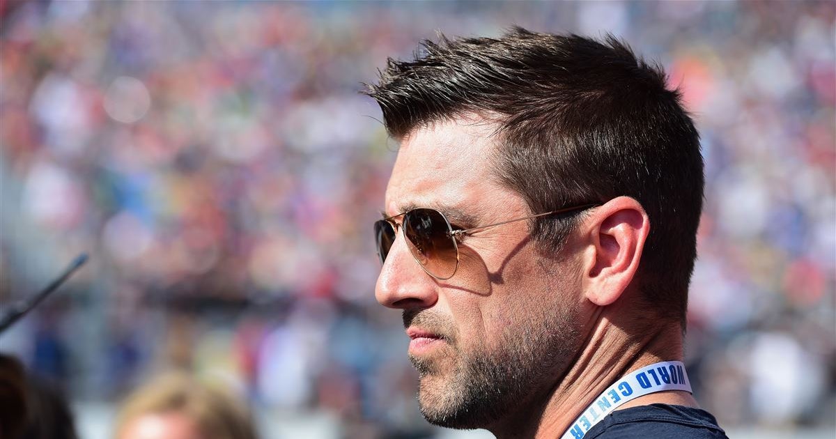 Aaron Rodgers has encounter with shark for Shark Week