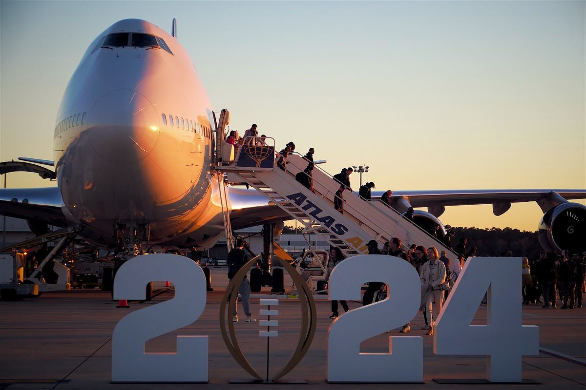 Michigan football arrives in Houston for the CFP National Championship