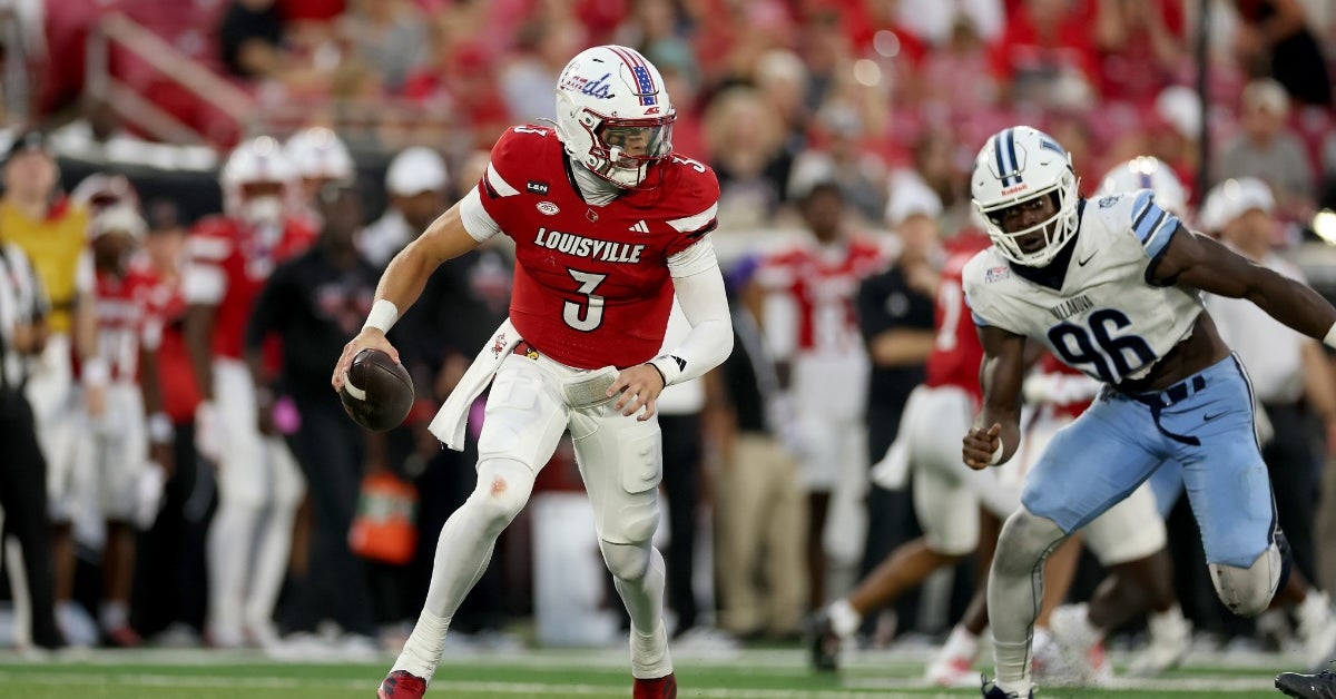 HALFTIME: Lincoln Kienholz Totals Four Touchdowns as Louisville Leads Villanova 31-10
