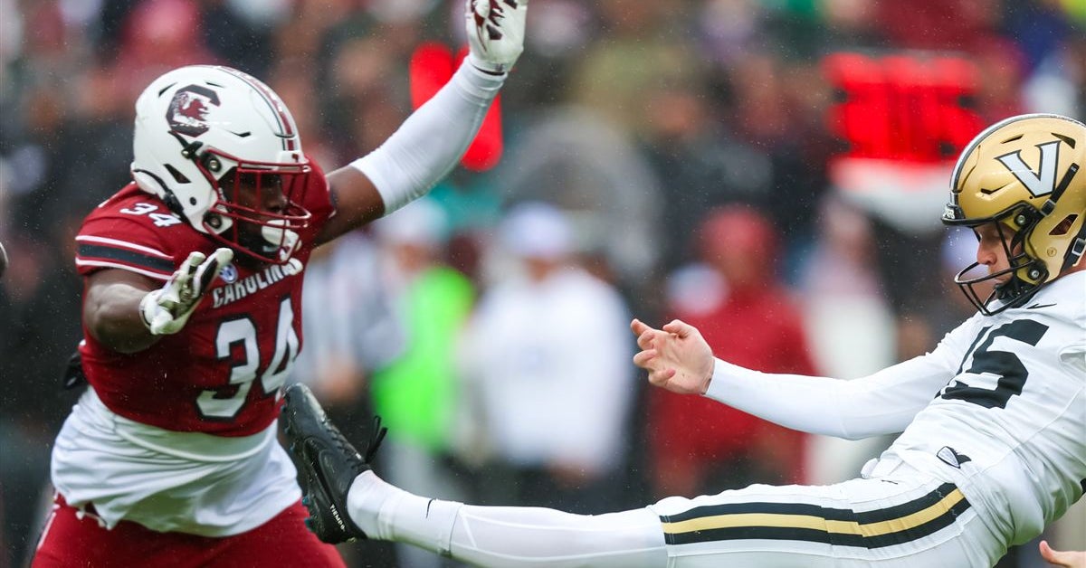 Clayton White sees separation in camp for LB4