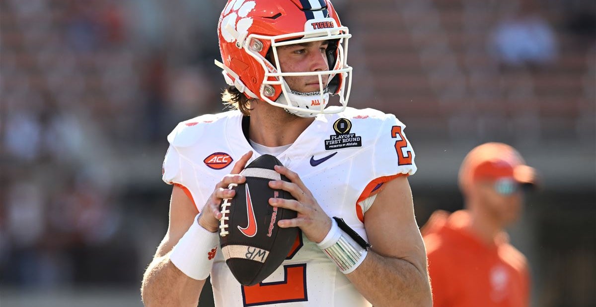 Ranking college football's 10 best players entering 2025 season