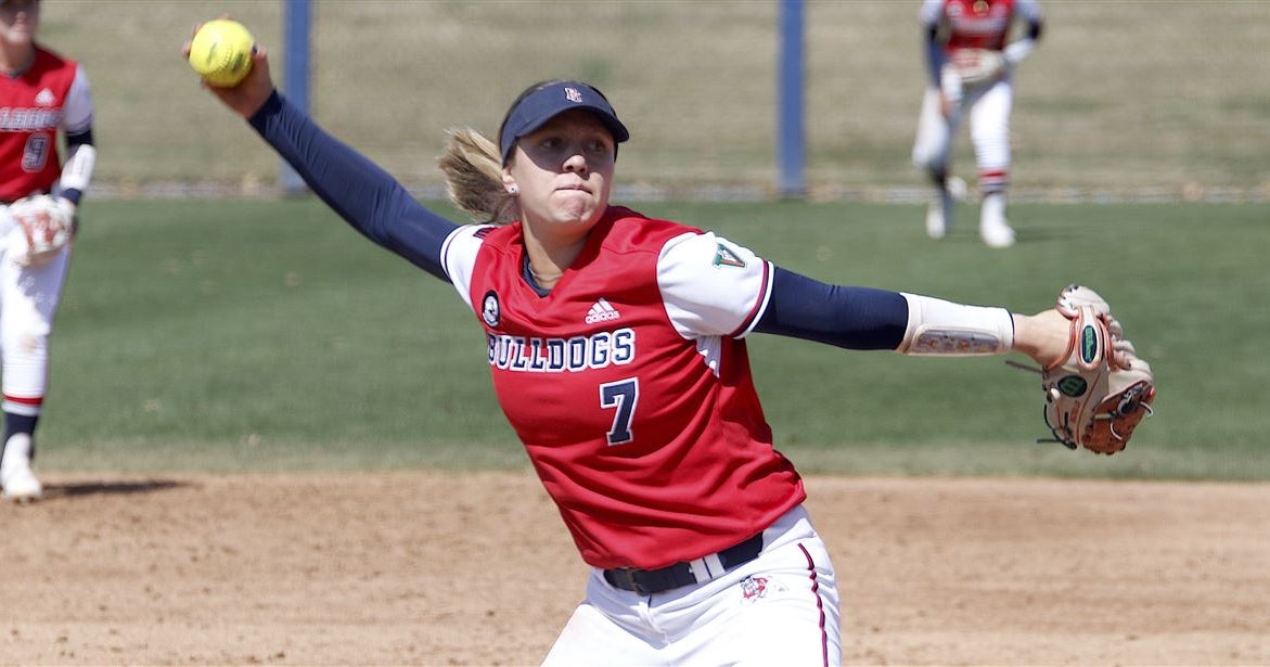 Fresno State softball sweeps SJSU to open conference play